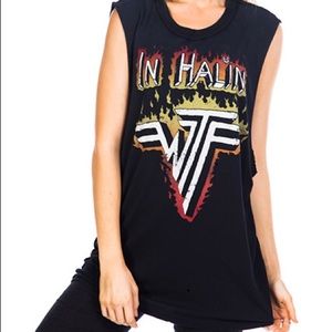 unif 🔥 in halin’ muscle tee